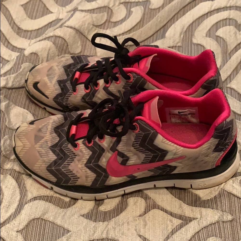 Nike chevron sneakers